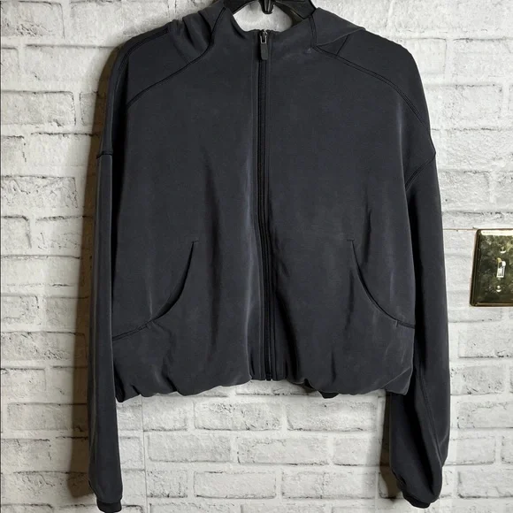 Lululemon Softstreme cropped hoodie sweatshirt - Picture 3 of 8